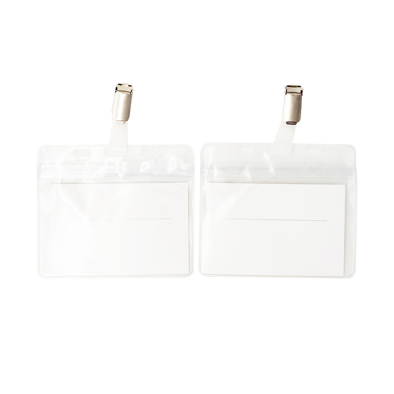 Mattiertes Namensschild mit Metallclip